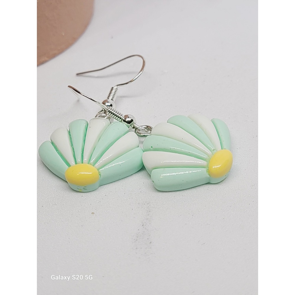 Handmade Mint Green White Pastel Seashell Drop Earrings Nautical Summer Beach - Picture 5 of 8